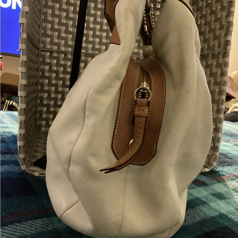 Coach Soho Lynn Hobo Buckle Bag  D1069-F15075 - Picture 7 of 13